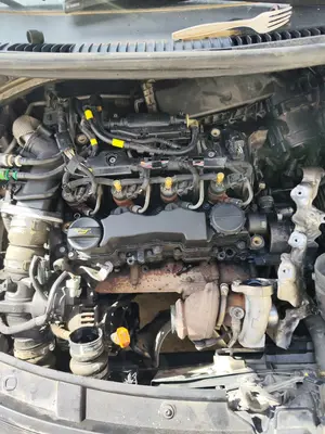 Foto de MOTOR COMPLETO PEUGEOT 207 1.6 16V HDi (90 CV / 66 KW) referencia 9HX foto 3