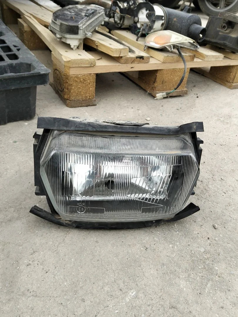 Foto de FARO DELANTERO SUZUKI GSX 550/750/1100 (1984-1989) 1127 cm3 - 74 kW (101 CV / 74 KW)
