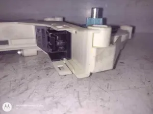 Foto de MOTOR ELEVALUNAS DELANTERO DERECHO AUDI A4 AVANT (8K5) 2.0 16V TDI (143 CV / 105 KW) referencia 8K0959802A foto 2