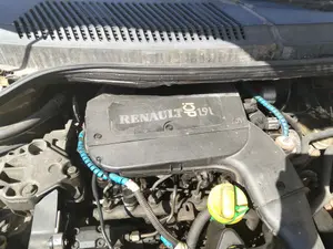 Foto de CAJA FILTRO AIRE RENAULT SCENIC I (JA...) 1.9 dCi Diesel CAT (102 CV / 75 KW) referencia 7701477095