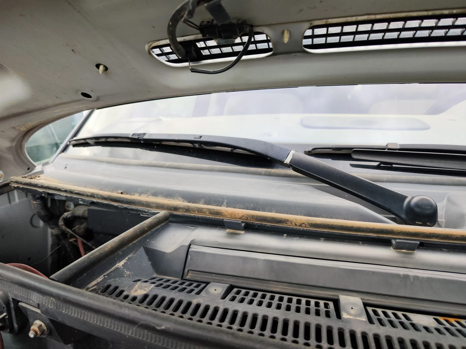 Foto de BRAZO LIMPIA DELANTERO DERECHO LAND ROVER RANGE ROVER (LM) 4.4 V8 CAT (306 CV / 225 KW)