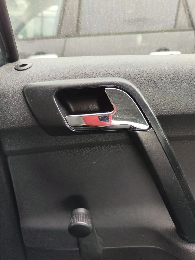Foto de MANETA INTERIOR TRASERA DERECHA VOLKSWAGEN POLO IV (9N1) 1.4 16V (75 CV / 55 KW) referencia 6Q4867180K FKZ