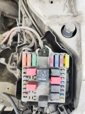 Foto de CAJA RELES / FUSIBLES FIAT II PUNTO (188) BERLINA 1.2 CAT (60 CV / 44 KW)