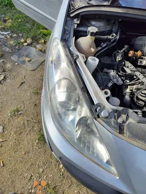 Foto de FARO DERECHO PEUGEOT 307 BERLINA (S2) 1.6 16V HDi (90 CV / 66 KW) referencia 620686 foto 5