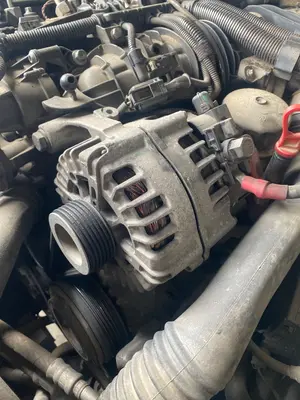 Foto de ALTERNADOR BMW SERIE X3 (E83) 2.0 Turbodiesel CAT (177 CV / 130 KW)