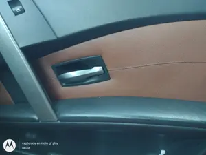 Foto de MANETA INTERIOR DELANTERA DERECHA BMW SERIE 5 BERLINA (E60) 3.0 Turbodiesel CAT (218 CV / 160 KW)