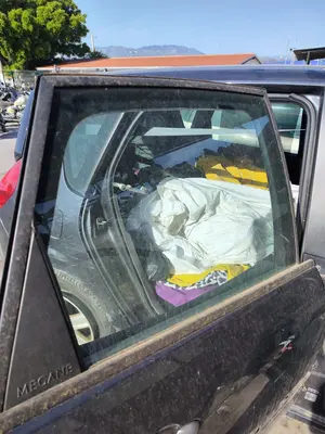 Foto de LUNA TRASERA DERECHA RENAULT SCENIC II (JM) 1.5 dCi Diesel (106 CV / 78 KW)