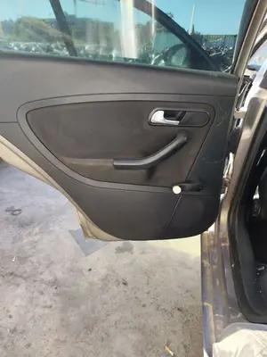 Foto de GUARNECIDO PUERTA TRASERA IZQUIERDA SEAT IBIZA (6L1) 1.9 TDI (101 CV / 74 KW)