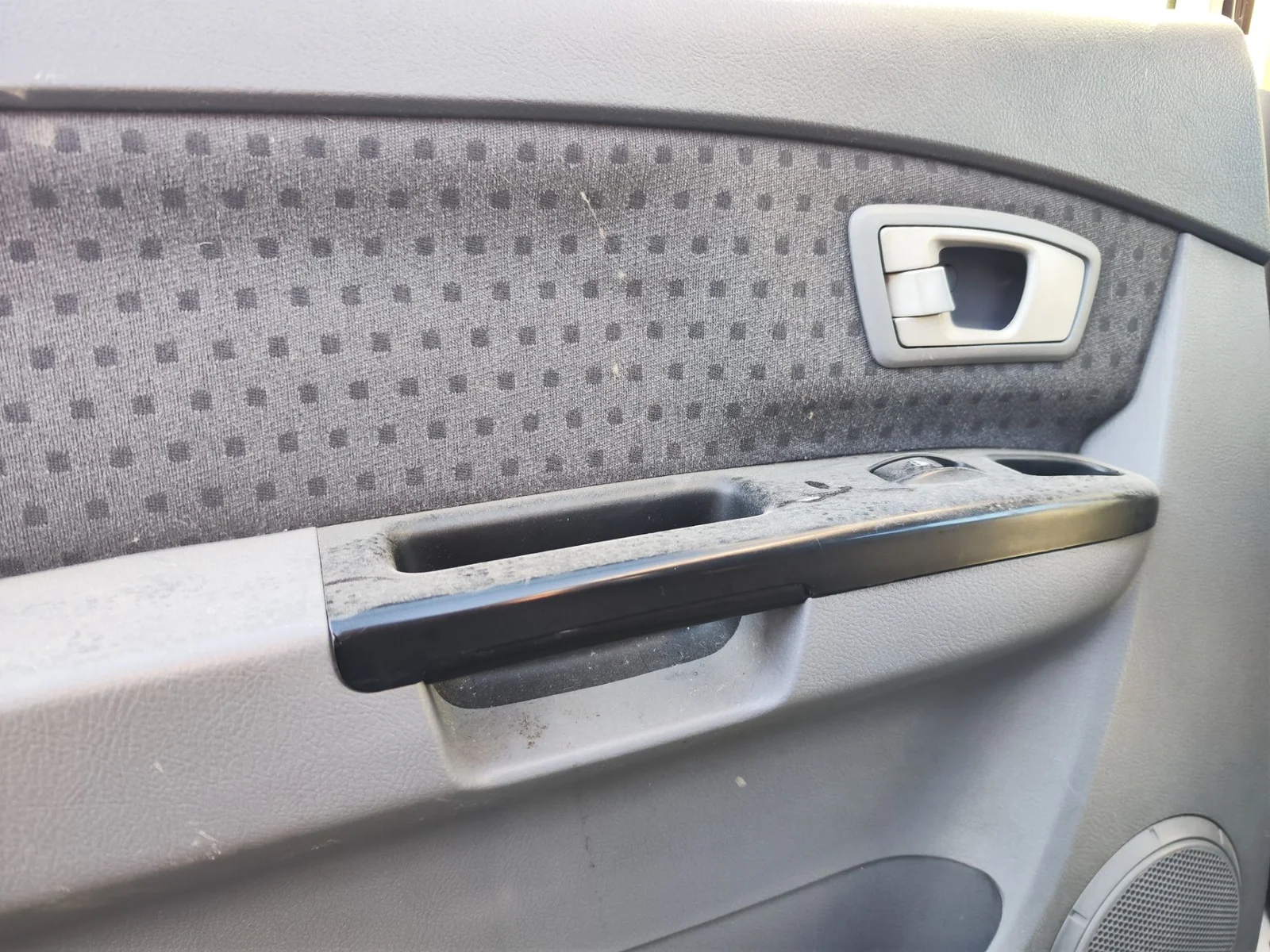 Foto de MANETA INTERIOR TRASERA IZQUIERDA KIA CARENS (RS) 1.8 16V CAT (126 CV / 93 KW)