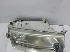 Foto de FARO DERECHO SKODA OCTAVIA BERLINA (1U2) referencia YU3X13005 foto 2