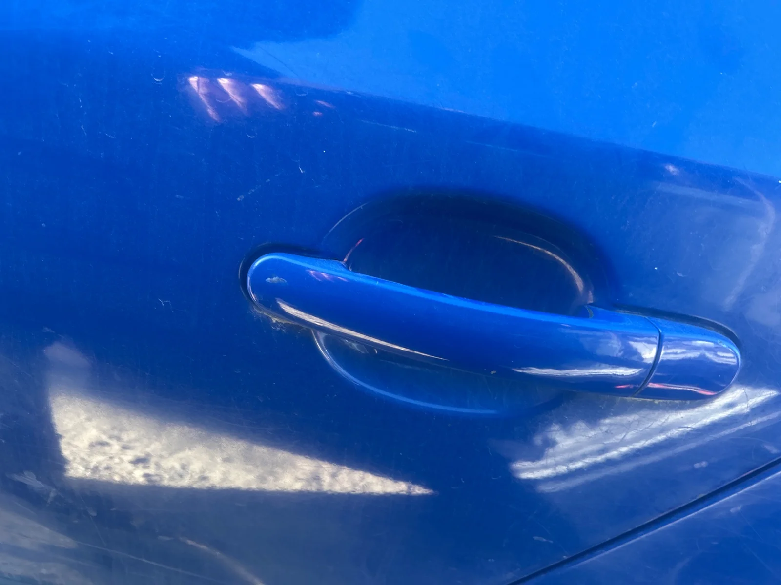 Foto de MANETA EXTERIOR LATERAL DERECHA SKODA FABIA COMBI (5J5) 1.4 TDI (80 CV / 59 KW)