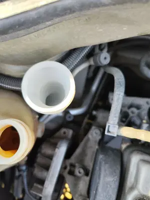 Foto de DEPOSITO LIMPIA CITROEN C3 1.4  (73 CV / 54 KW)