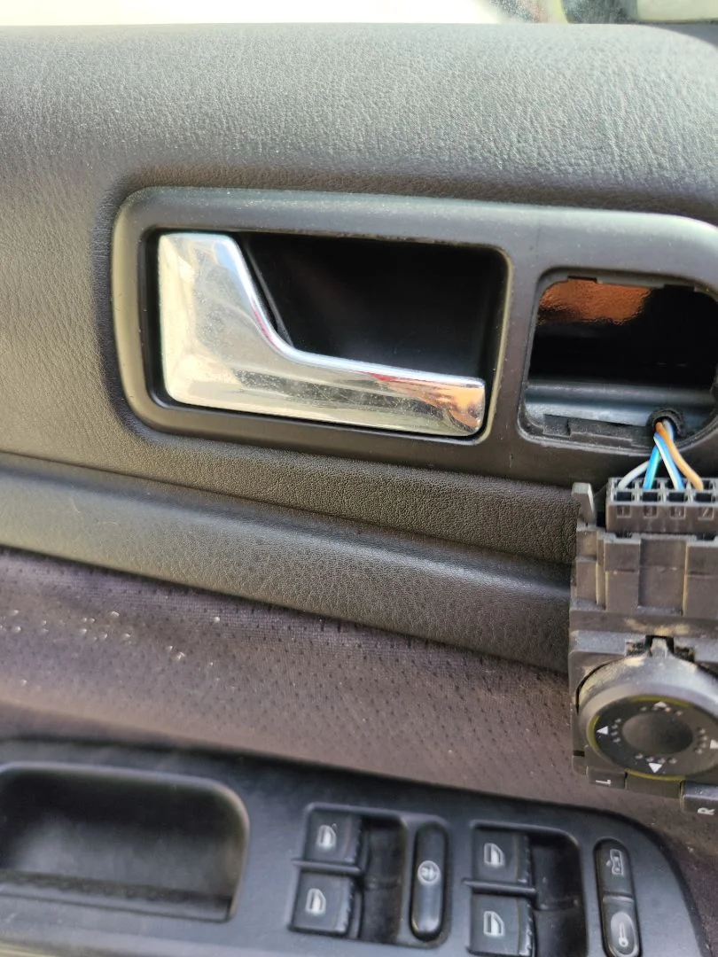 Foto de MANETA INTERIOR DELANTERA IZQUIERDA VOLKSWAGEN PASSAT VARIANT (3B5) 1.9 TDI (110 CV / 81 KW) referencia 3B1837113H FKZ