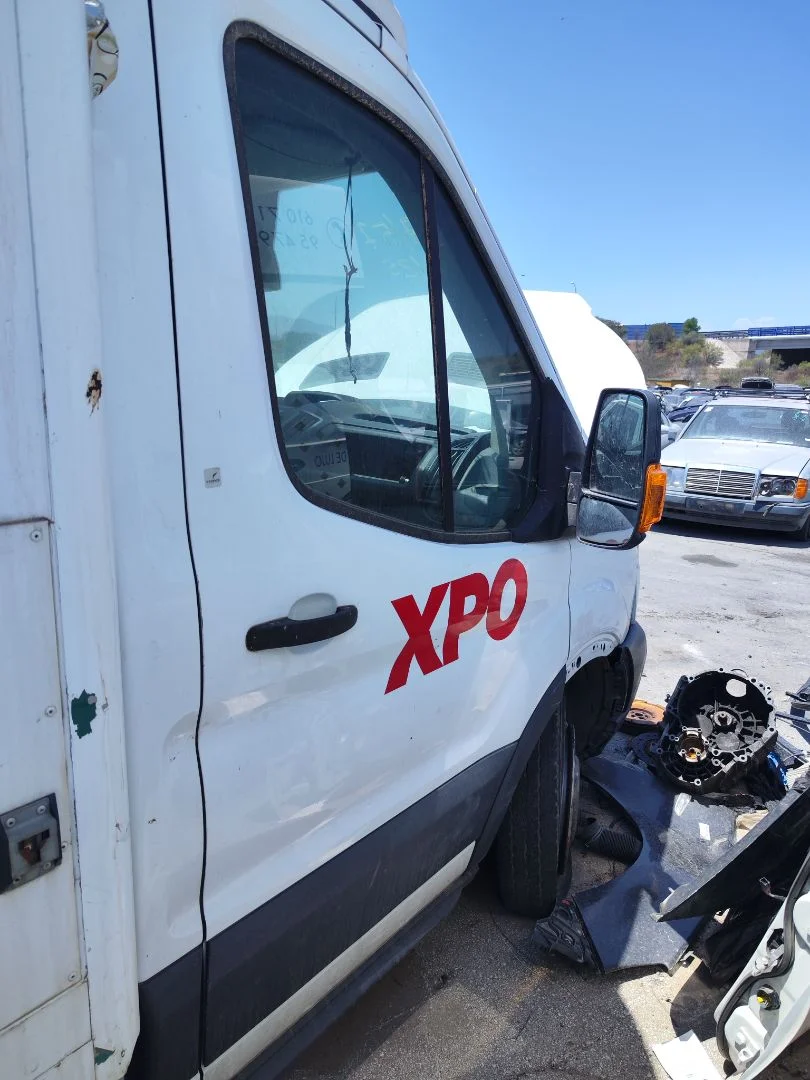 Foto de PUERTA DELANTERA DERECHA FORD TRANSIT CHASIS CABINA (TTG) 2.0 TDCi CAT (170 CV / 125 KW)