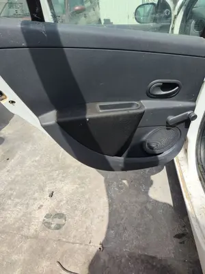 Foto de GUARNECIDO PUERTA TRASERA IZQUIERDA RENAULT CLIO III 1.2 16V (75 CV / 55 KW)