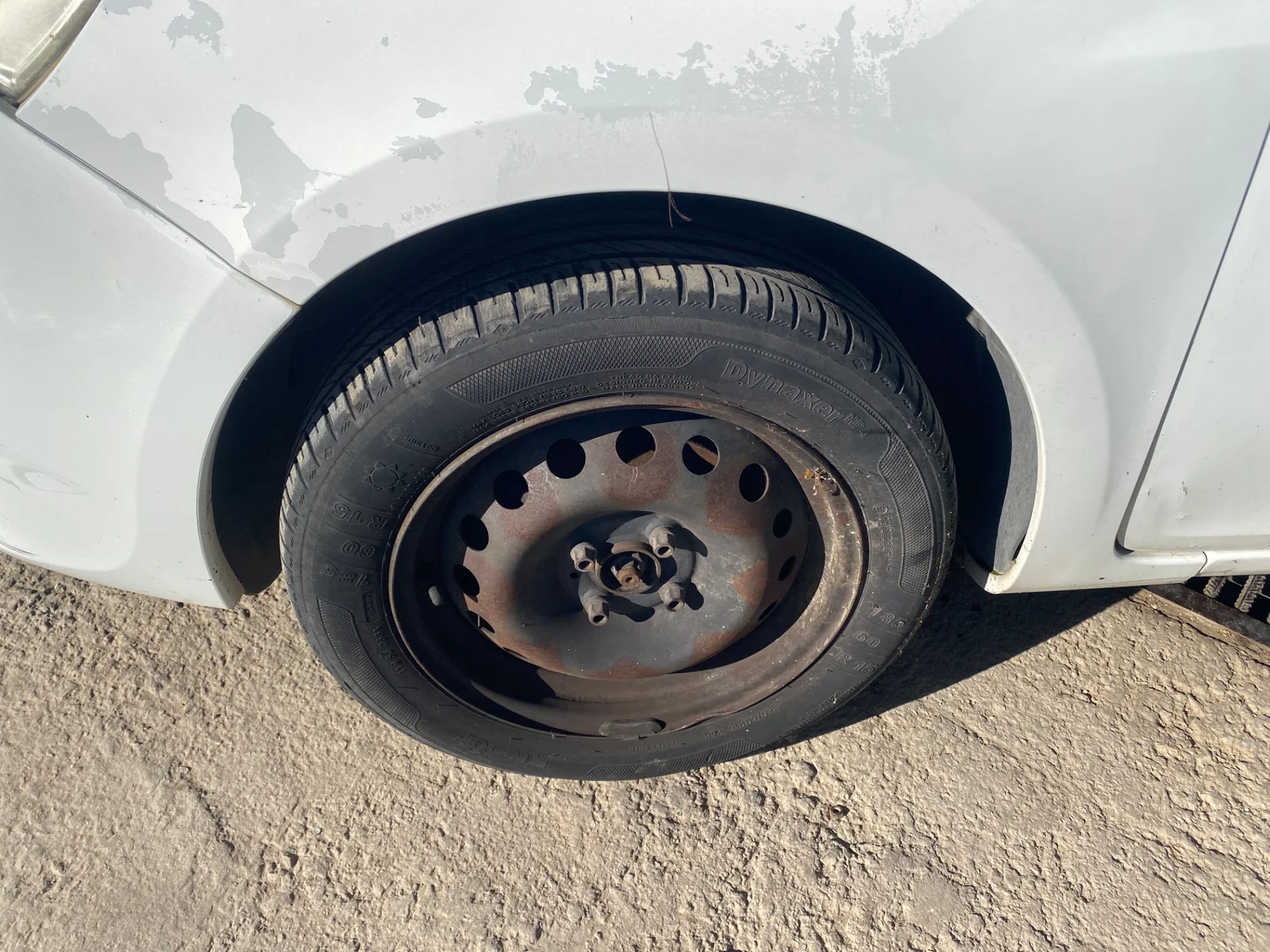 Foto de JUEGO LLANTAS RENAULT CLIO III 1.5 dCi Diesel (68 CV / 50 KW)