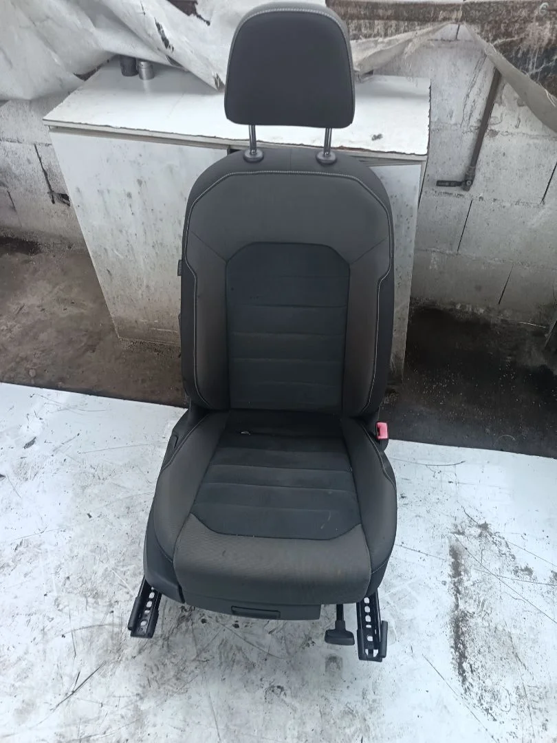 Foto de ASIENTO DELANTERO DERECHO VOLKSWAGEN GOLF VII (5G1/BE1) 1.6 16V TDI DPF (110 CV / 81 KW)