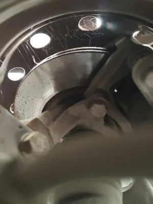 Foto de PINZA DE FRENO DELANTERA IZQUIERDA RENAULT CLIO III 1.5 dCi Diesel CAT (86 CV / 63 KW)