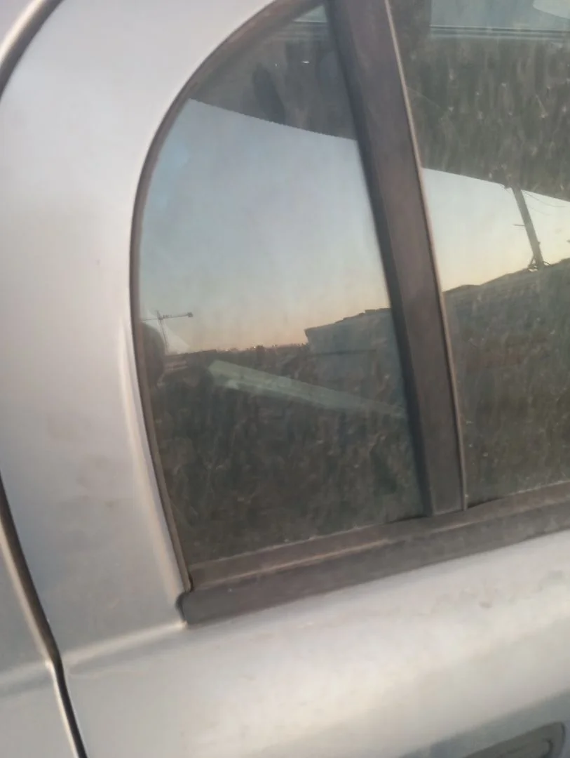 Foto de LUNA CUSTODIA TRASERA DERECHA OPEL ASTRA G BERLINA 1.6 CAT (Z 16 SE / L55) (84 CV / 62 KW)