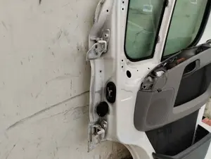 Foto de PUERTA DELANTERA DERECHA PEUGEOT BOXER (333/335) FURGÓN TECHO ELEVADO BAT.4035MM 3.0 HDI FAP CAT (146 CV / 107 KW) foto 7