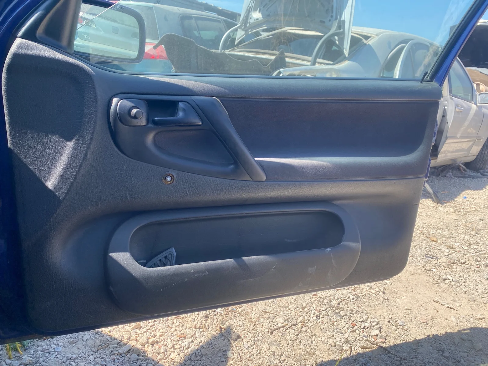 Foto de GUARNECIDO PUERTA DELANTERA DERECHA VOLKSWAGEN POLO III (6N1) 1.4 (60 CV / 44 KW) referencia 6N3867012M FKZ