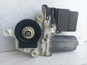 Foto de MOTOR ELEVALUNAS TRASERO DERECHO SEAT LEON (1M1) 1.9 TDI (110 CV / 81 KW) referencia 9776101438203 foto 4