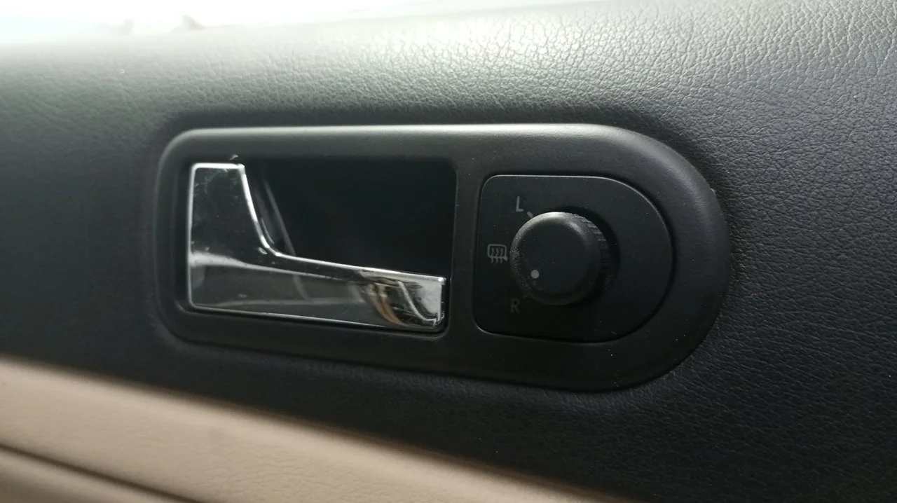 Foto de MANETA INTERIOR DELANTERA IZQUIERDA VOLKSWAGEN PASSAT BERLINA (3B3) 1.9 TDI (131 CV / 96 KW) referencia 3B1837113
