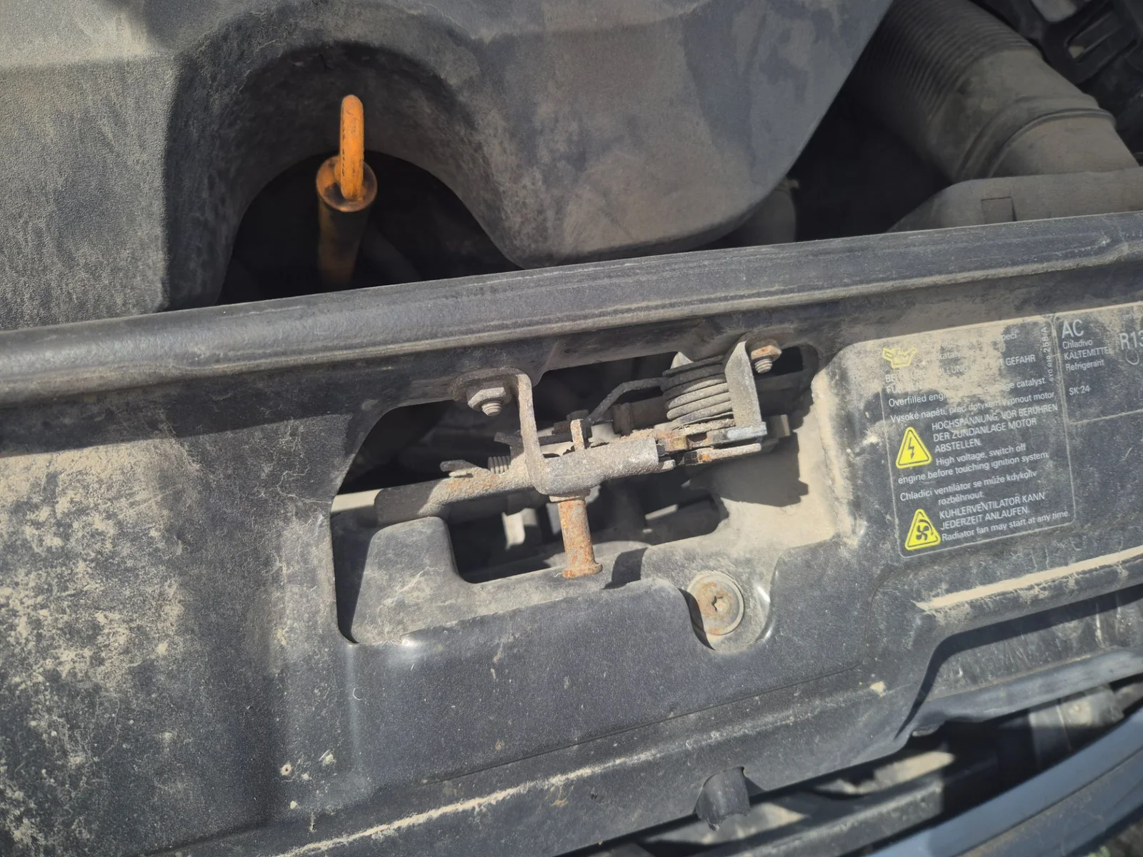 Foto de CERRADURA CAPO SKODA FABIA COMBI (6Y5) 1.9 TDI (101 CV / 74 KW) referencia 6Y0823509G