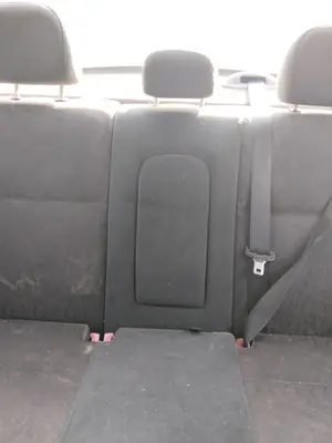 Foto de ASIENTO TRASERO MEDIO FORD FOCUS BERLINA (CAK) 1.6 16V CAT (101 CV / 74 KW)