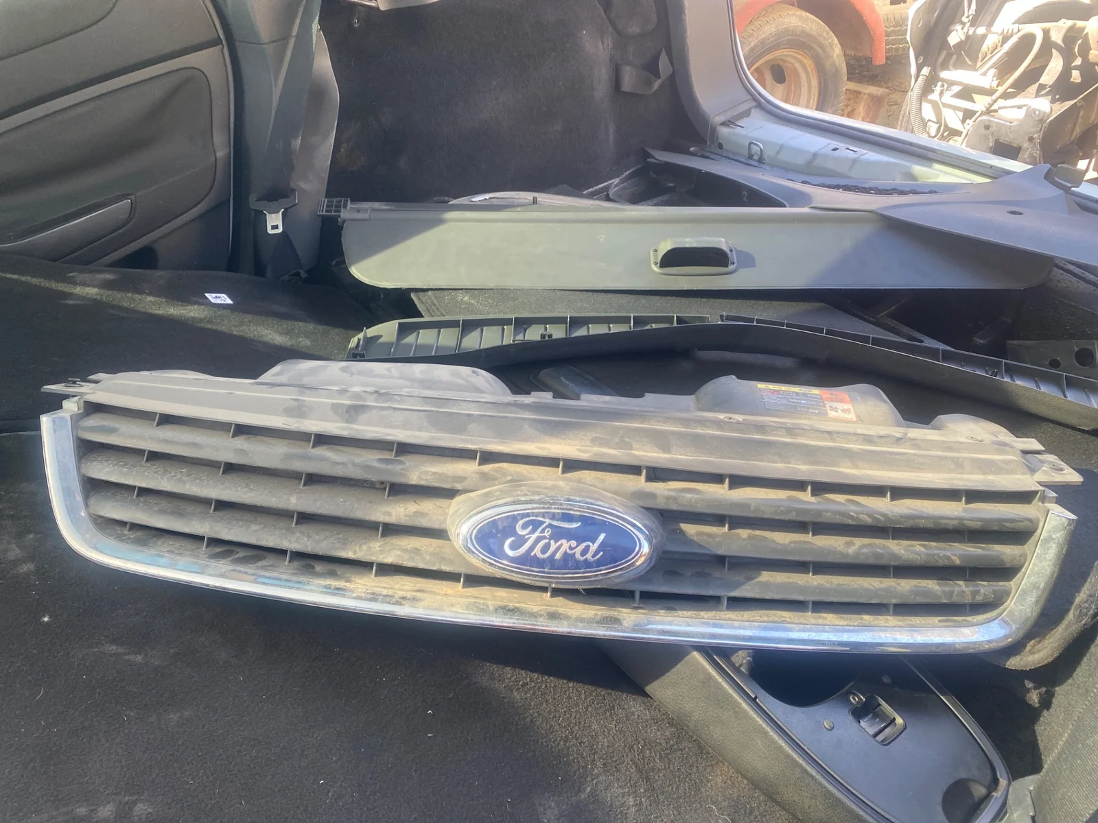 Foto de REJILLA DELANTERA FORD KUGA (CBV) 2.0 TDCi CAT (136 CV / 100 KW)
