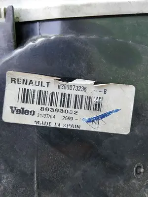 Foto de PILOTO TRASERO IZQUIERDO RENAULT MEGANE II BERLINA 5P 1.5 dCi Diesel (101 CV / 74 KW) referencia 8200073236 foto 2