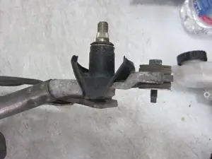 Foto de MOTOR LIMPIA DELANTERO TOYOTA AURIS (E15) 1.4 Turbodiesel CAT (90 CV / 66 KW) referencia 8511002190 foto 4