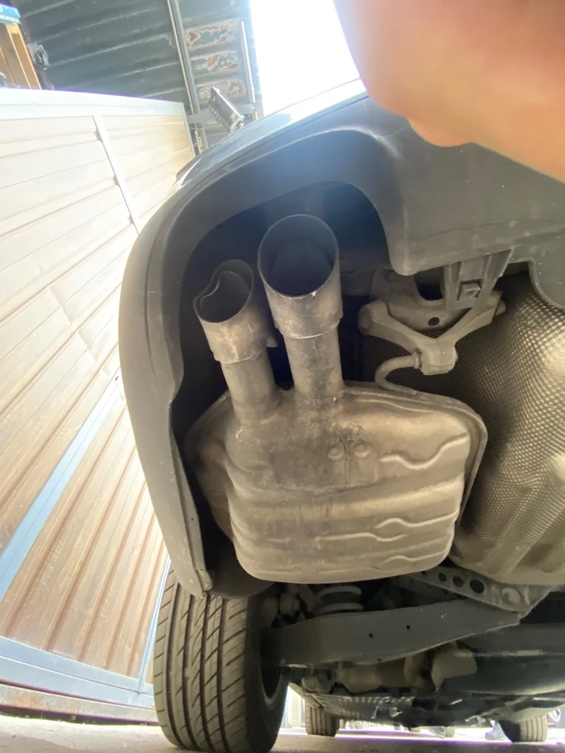 Foto de TUBO ESCAPE TRASERO VOLKSWAGEN PASSAT BERLINA (3C2) 2.0 TDI (140 CV / 103 KW)