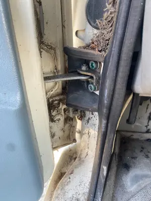 Foto de RETENEDOR PUERTA VOLKSWAGEN LT FURGÓN/COMBI 2.5 TDI (109 CV / 80 KW)