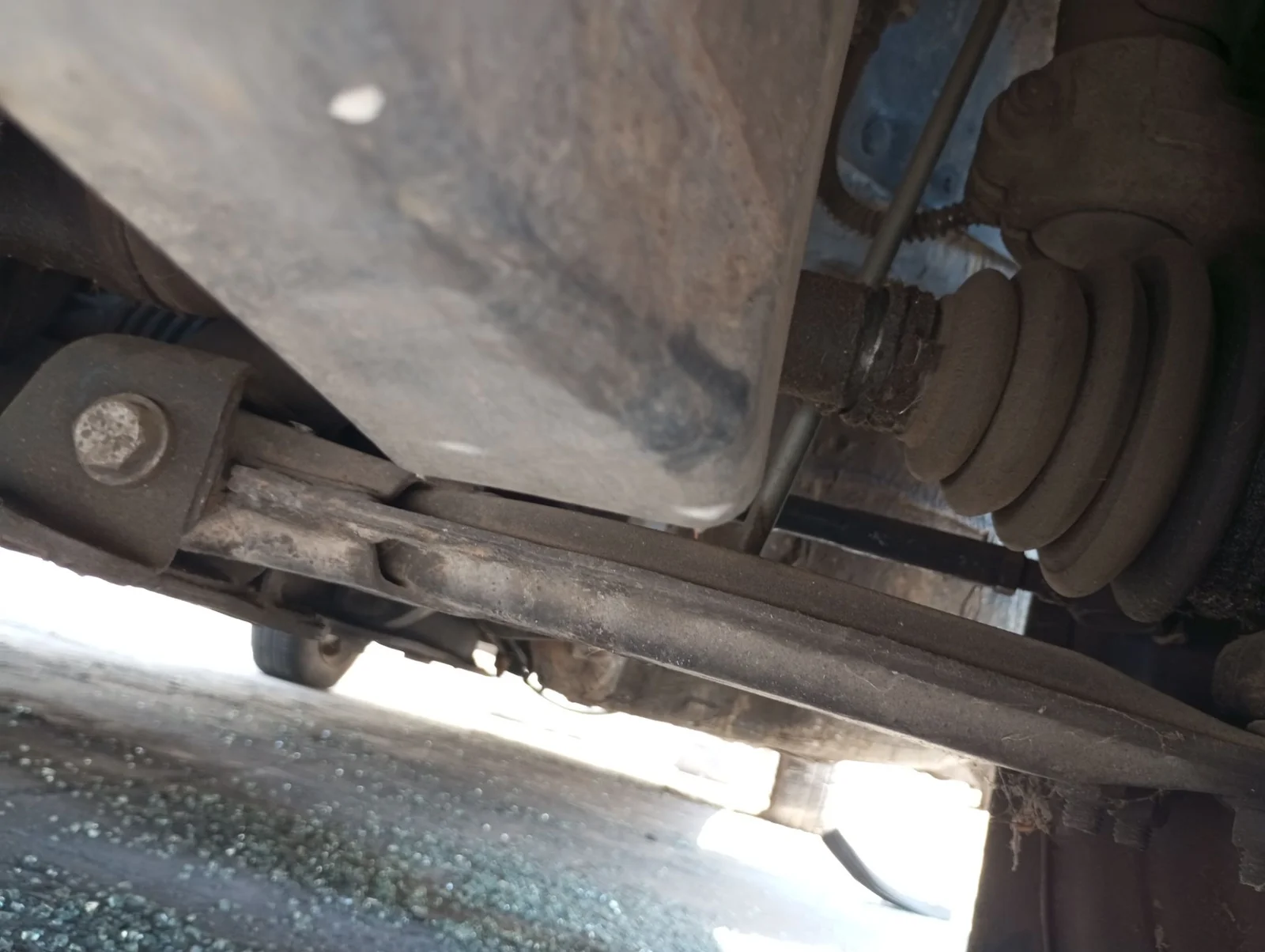 Foto de BRAZO SUSPENSION DELANTERO IZQUIERDO CITROEN BERLINGO 1.9 Diesel (69 CV / 51 KW)