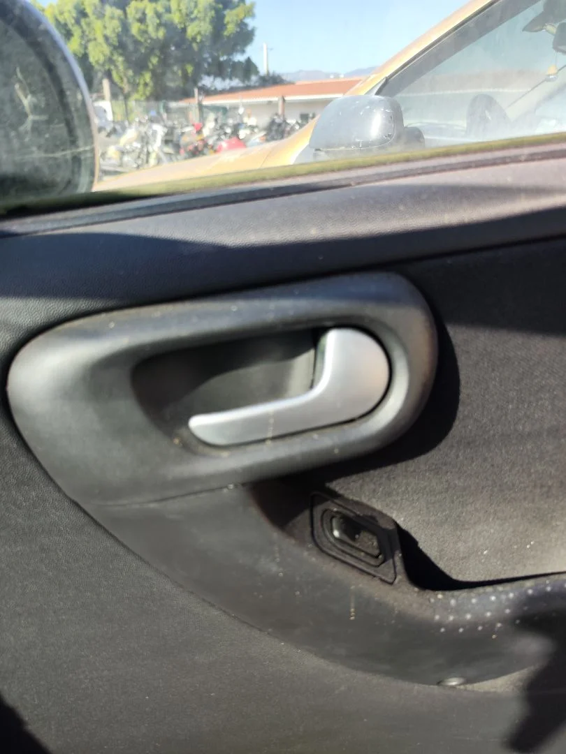 Foto de MANETA INTERIOR DELANTERA DERECHA OPEL CORSA C 1.2 16V CAT (Z 12 XEP / LB4) (80 CV / 59 KW)