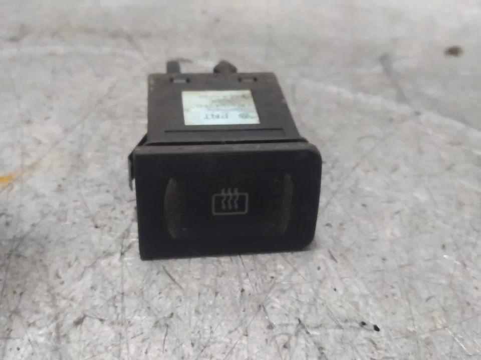 Foto de INTERRUPTOR VOLKSWAGEN GOLF IV BERLINA (1J1)(10.1997) 1.9 TDI (116 CV / 85 KW) referencia 1J0959621C