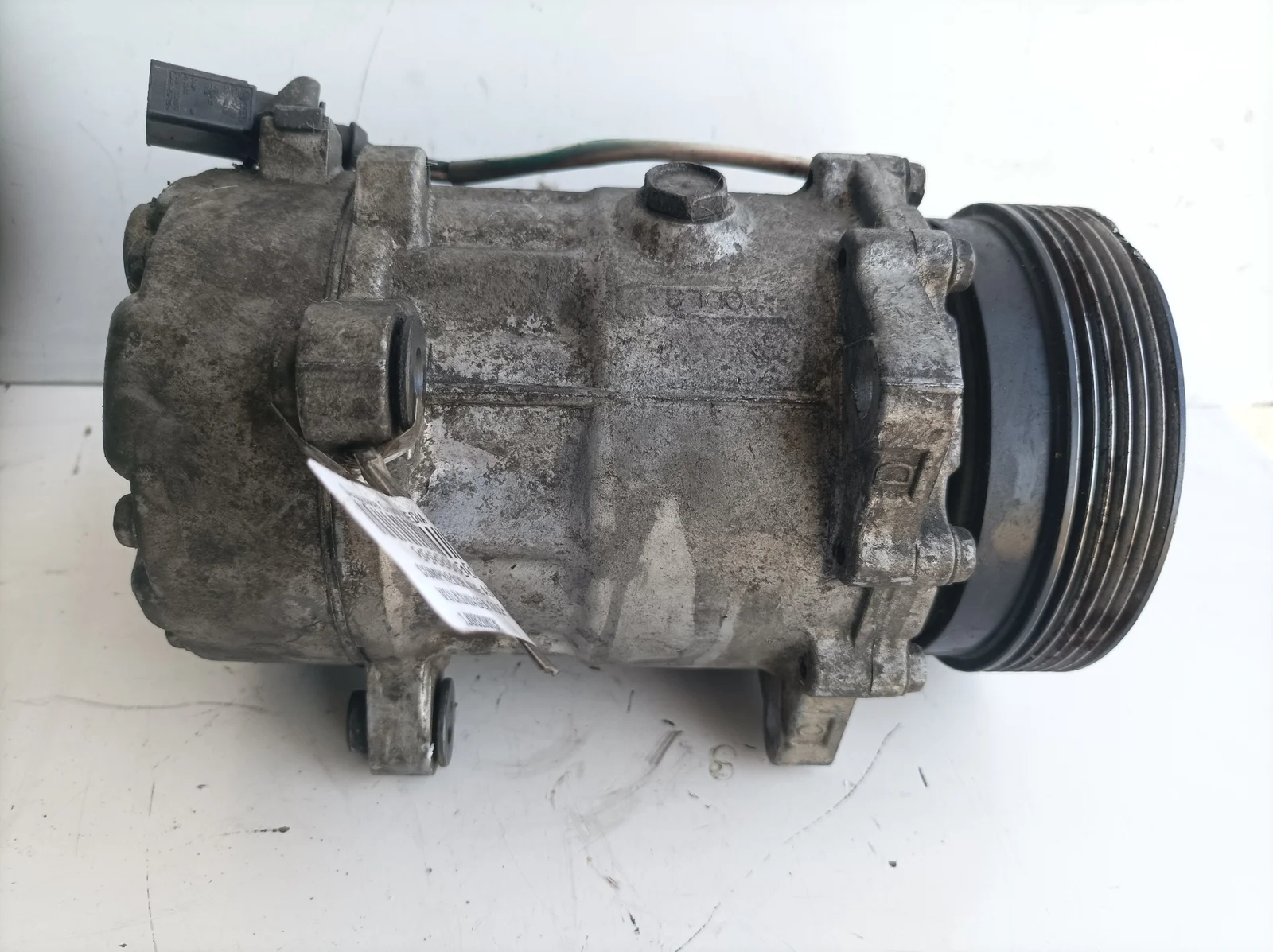 Foto de COMPRESOR AIRE ACONDICIONADO VOLKSWAGEN GOLF IV BERLINA (1J1)(10.1997) referencia 1J0820803K