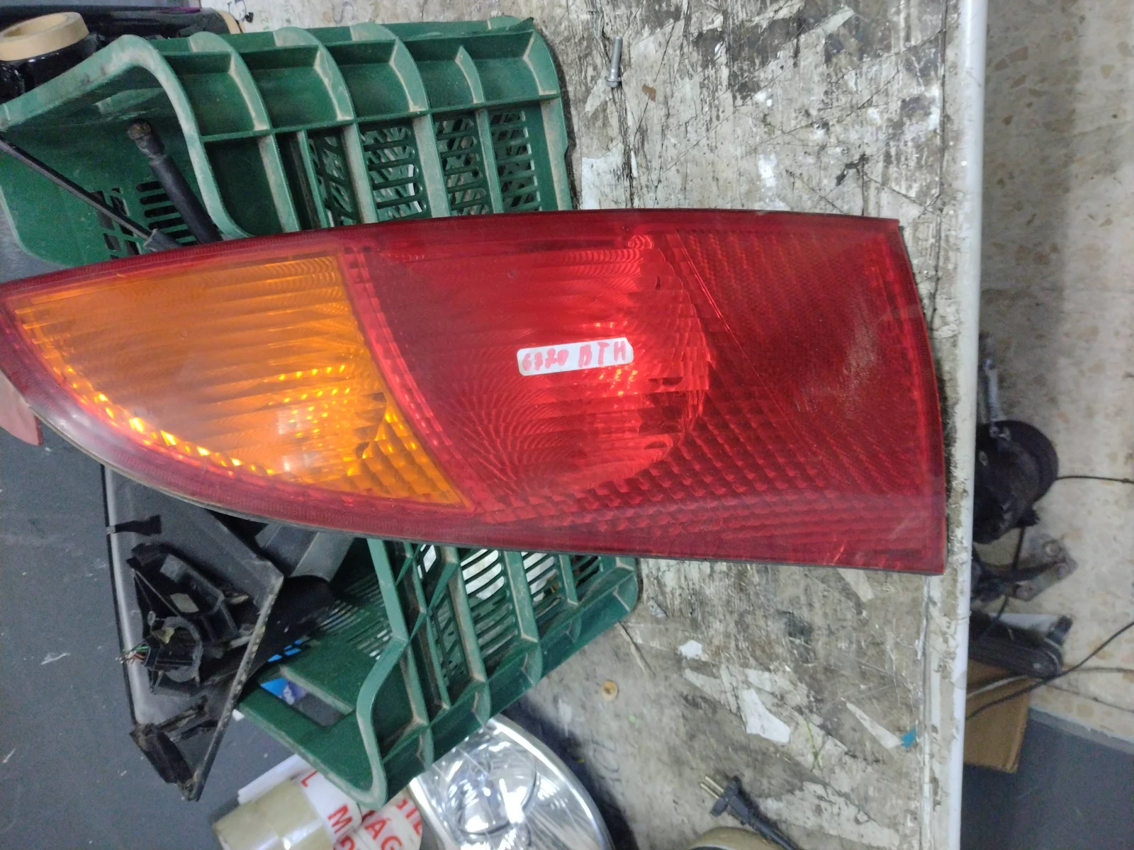 Foto de PILOTO TRASERO IZQUIERDO FORD FOCUS BERLINA (CAK) referencia cw170r