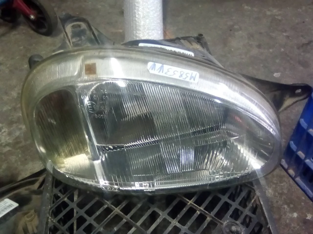 Foto de FARO DERECHO OPEL CORSA B 1.2 16V CAT (X 12 XE / LW4) (65 CV / 48 KW) referencia 90444785