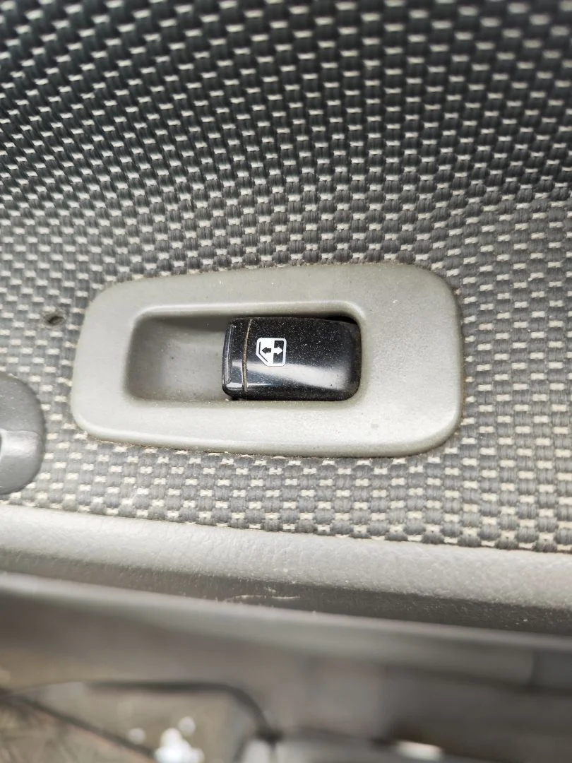 Foto de MANDO ELEVALUNAS DELANTERO DERECHO CHEVROLET LACETTI 1.6 CAT (109 CV / 80 KW)