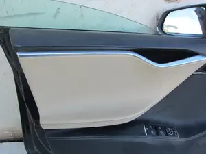 Foto de GUARNECIDO PUERTA DELANTERA IZQUIERDA TESLA MODEL S eléctrico 270 kW (367 CV / 270 KW) foto 3