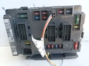 Foto de CAJA RELES / FUSIBLES CITROEN C5 BERLINA referencia 9643100980