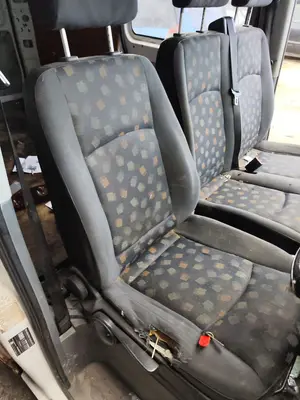 Foto de ASIENTO DELANTERO DERECHO MERCEDES-BENZ VITO FURGÓN (639) 2.1 CDI CAT (109 CV / 80 KW) foto 2