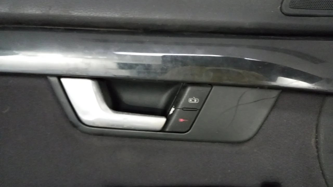 Foto de MANETA INTERIOR DELANTERA IZQUIERDA AUDI A4 BERLINA (8E) 1.9 TDI (131 CV / 96 KW) referencia 8E1837019