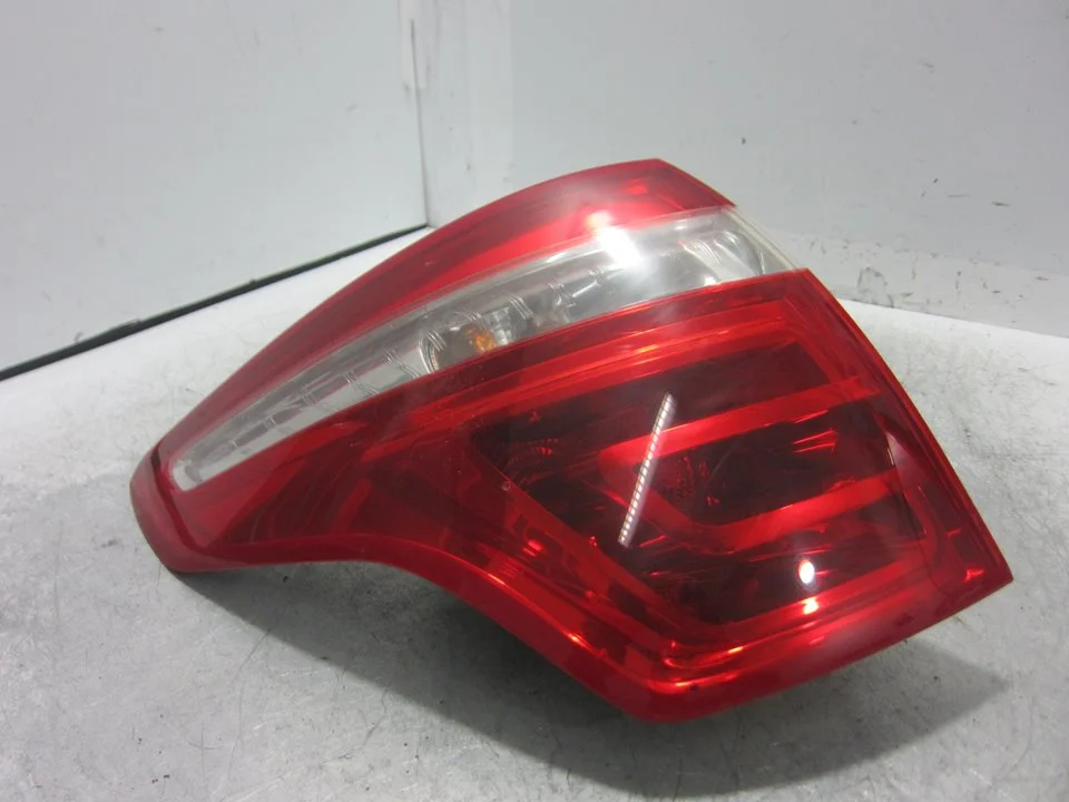 Foto de PILOTO TRASERO IZQUIERDO CITROEN C4 PICASSO referencia 9653547580