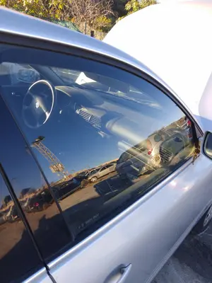 Foto de LUNA DELANTERA DERECHA VOLKSWAGEN PASSAT BERLINA (3B3) 1.9 TDI (131 CV / 96 KW)