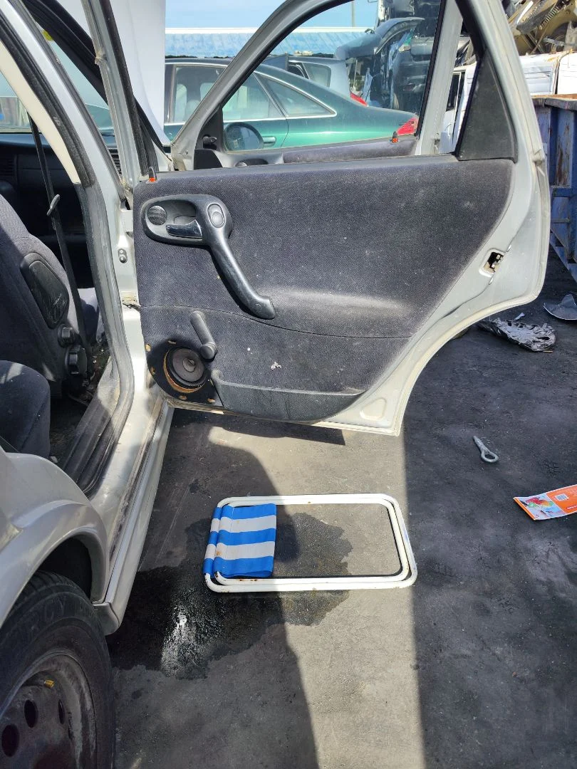 Foto de GUARNECIDO PUERTA TRASERA DERECHA OPEL VECTRA B BERLINA 2.0 DTI (101 CV / 74 KW) referencia 90432186