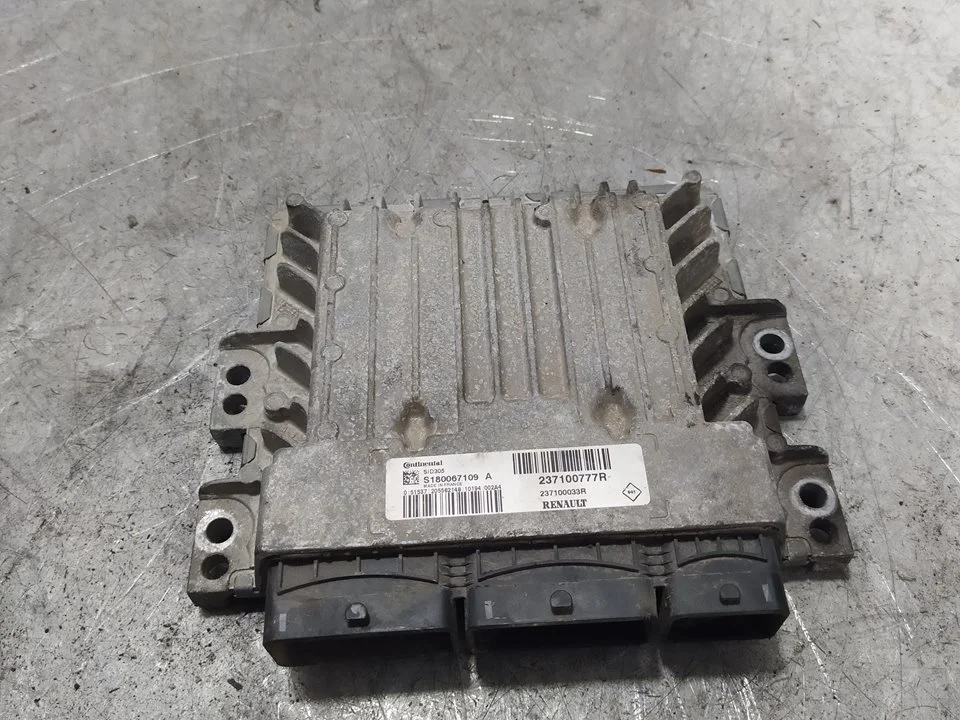 Foto de CENTRALITA MOTOR UCE RENAULT MEGANE III BERLINA 5P 1.5 dCi Diesel (106 CV / 78 KW) referencia 2371000777R