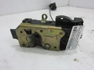 Foto de CERRADURA PUERTA DELANTERA DERECHA FORD FOCUS BERLINA (CAK) 1.8 TDCi Turbodiesel CAT (116 CV / 85 KW) referencia 2S4AA26412BB foto 6